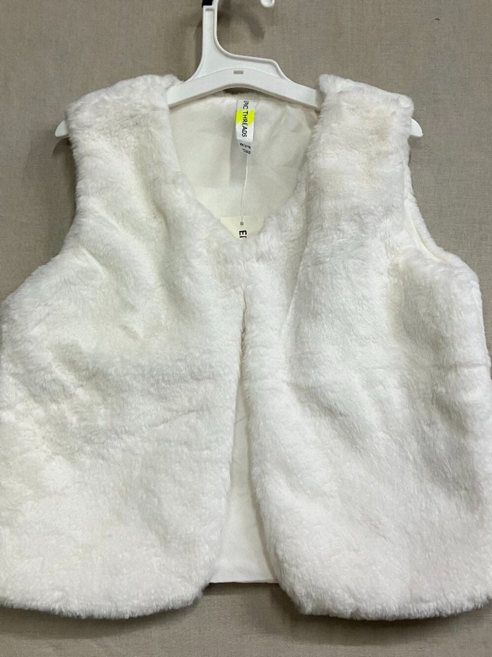 Epic Threads Girls Faux Fur Vest XS 5/6 White Sleeveless Soft Jacket 1 Button